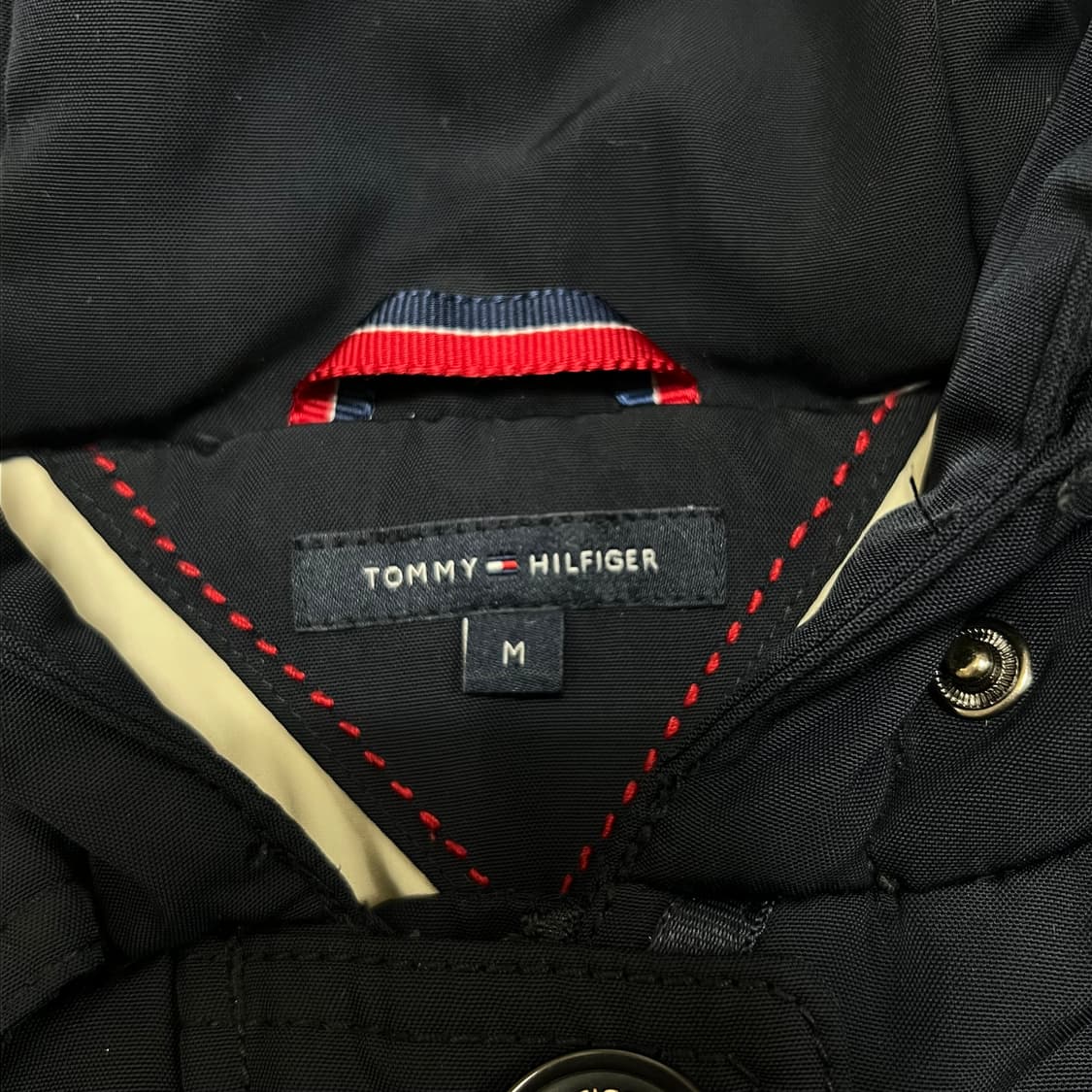 타미힐피거 여성 덕다운 스몰플래그 후드 롱패딩 [네이비] M/95 상품이미지5