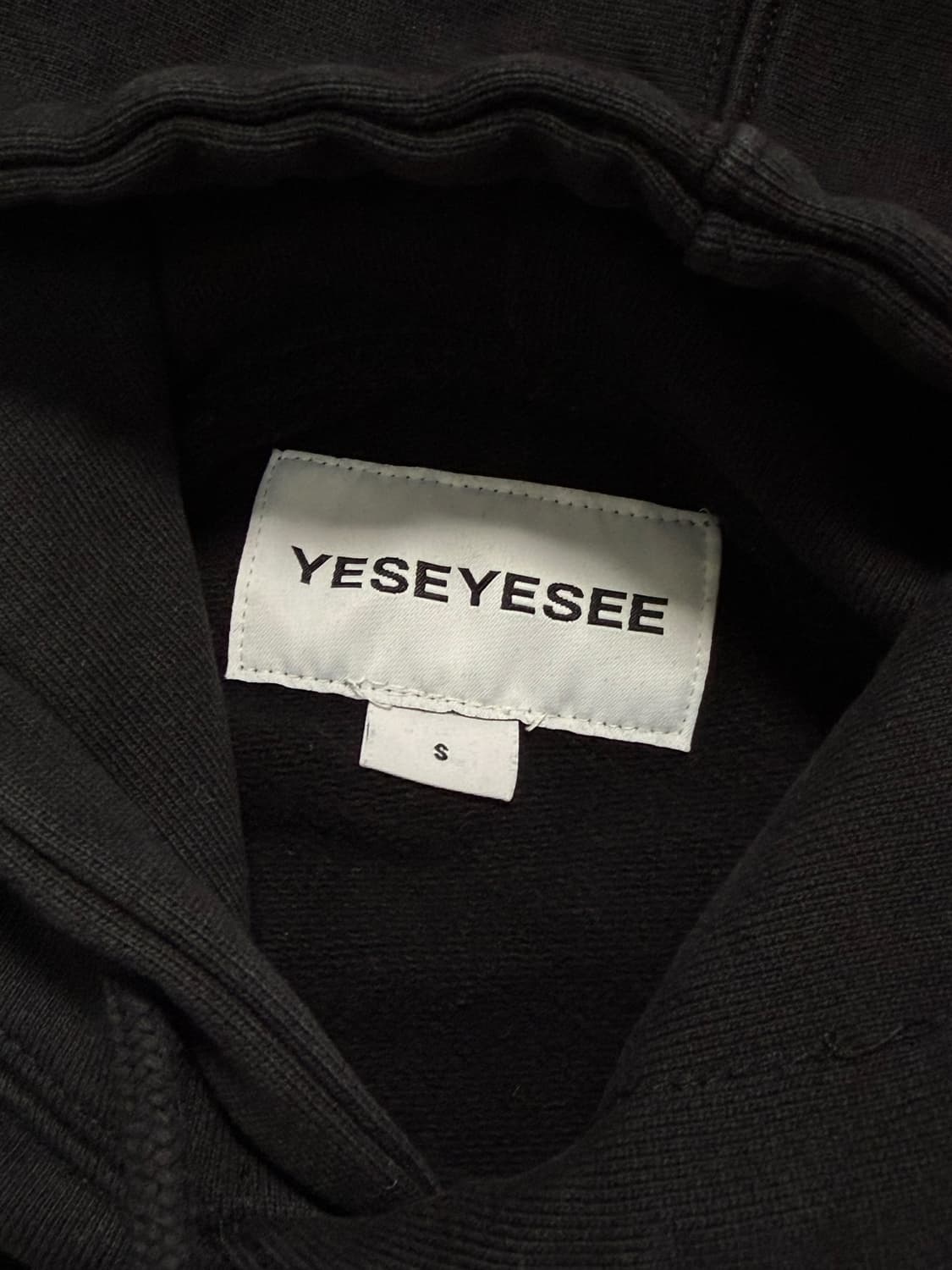 예스아이씨 블랙 후드티 상품이미지6
