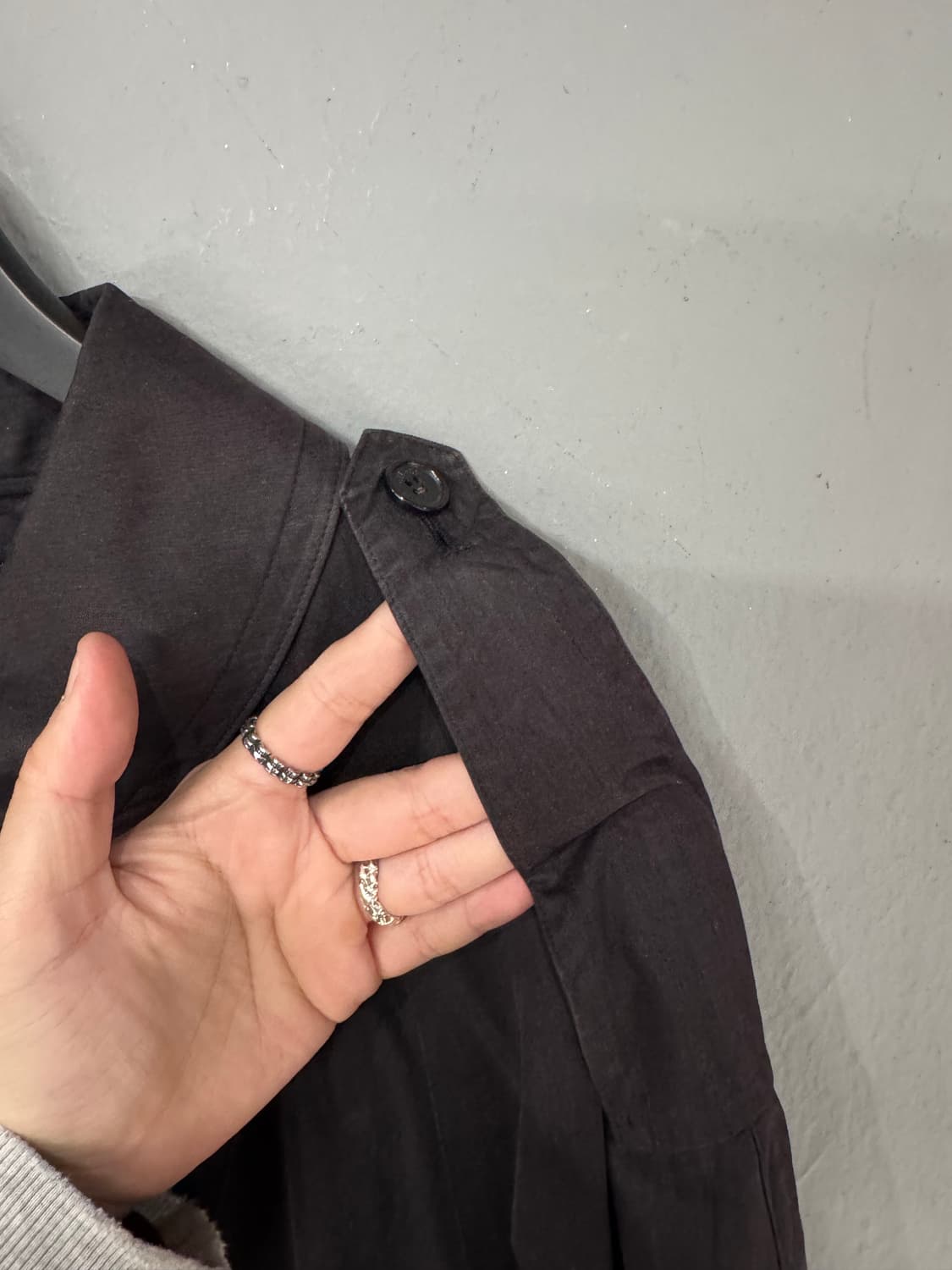 알레그리 벨티드 블랙 더블 트렌치코트 상품이미지10