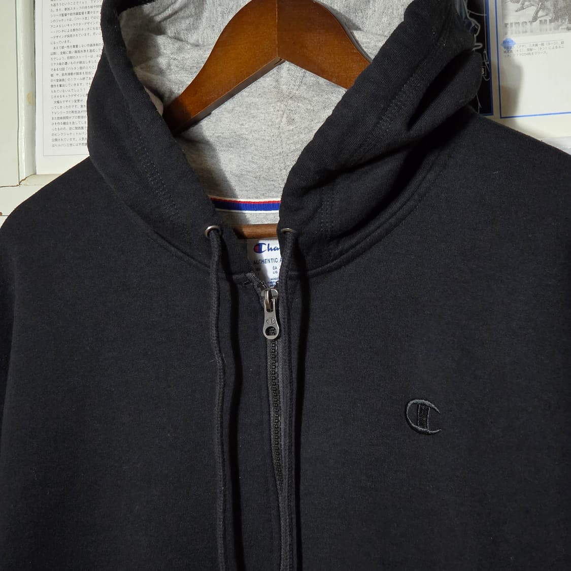 챔피온 오버핏 로고 패치 블랙 후드집업 상품이미지3