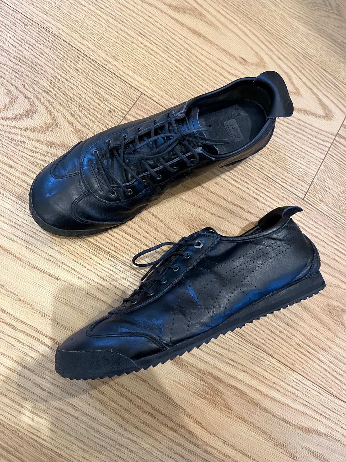 오니츠카타이거 상품이미지1