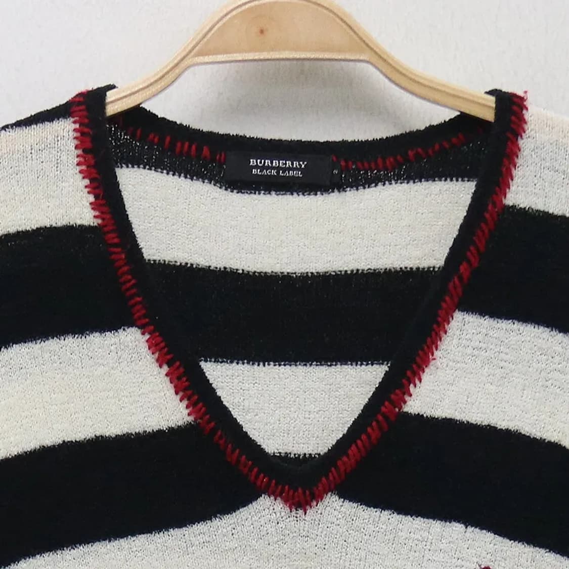 버버리 블랙라벨 스트라이프 브이넥 니트 61293 상품이미지5