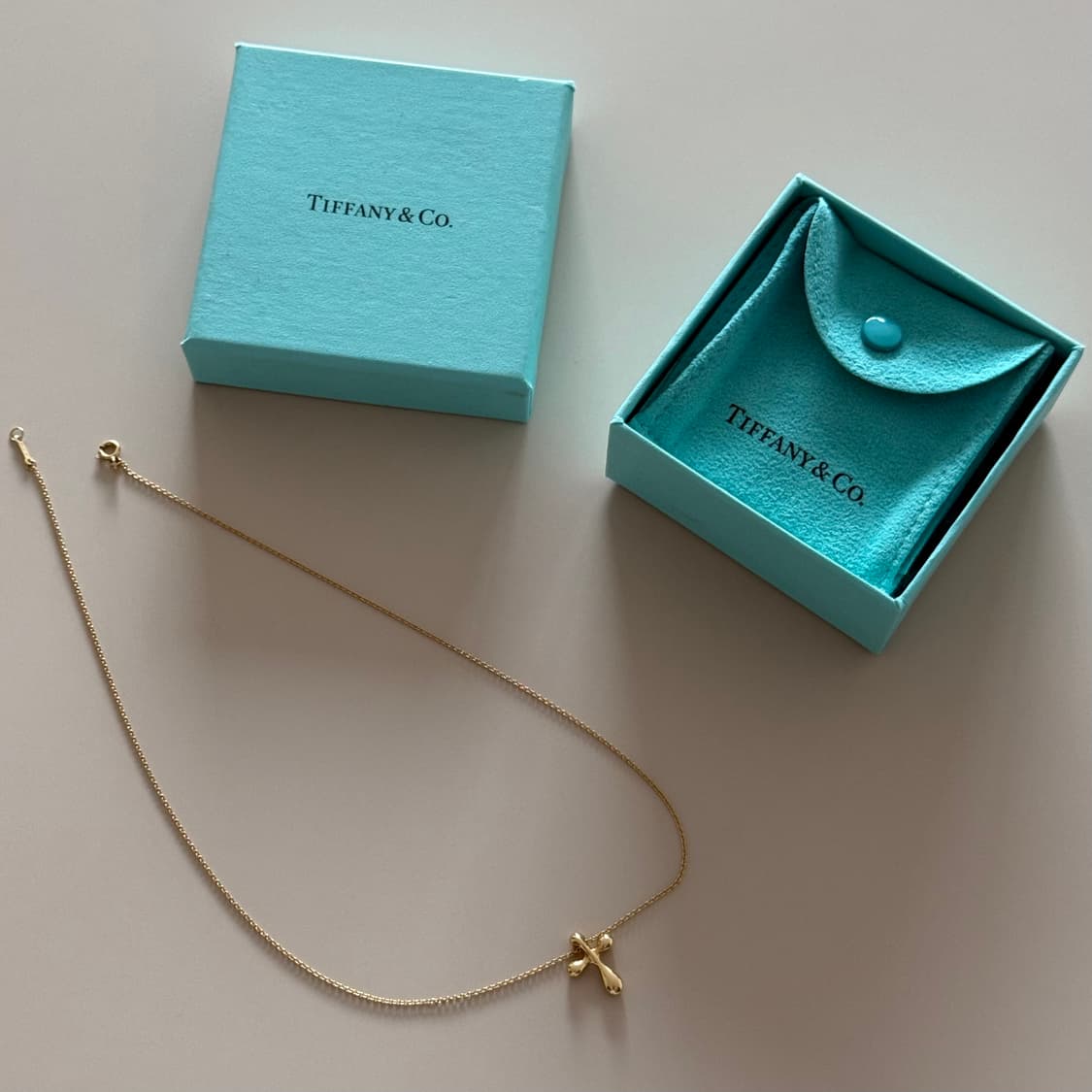 티파니앤코 18k 엘사 퍼레티 크로스 펜던트 십자가 목걸이 옐로우골드 상품이미지1