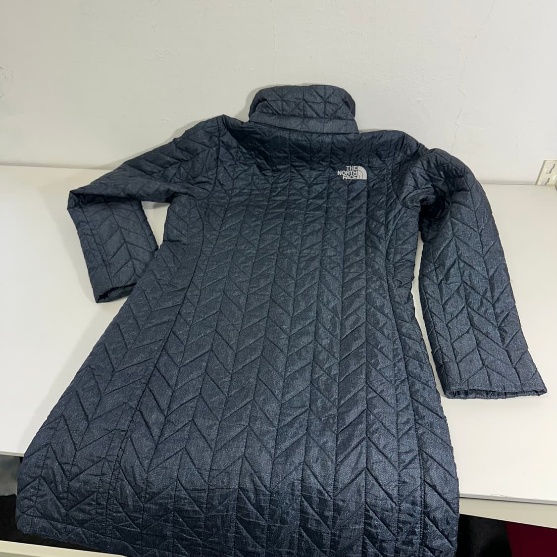 우먼M 노스페이스 네이비 경량패딩 상품이미지5