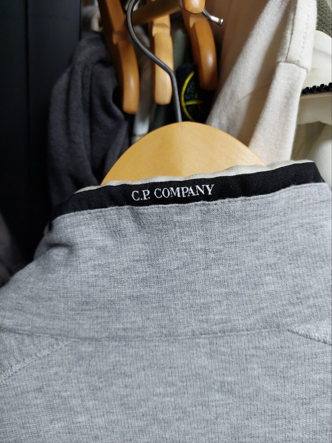 CP컴퍼니 넥로고 그레이 오픈 집업 자켓 xxl 상품이미지2