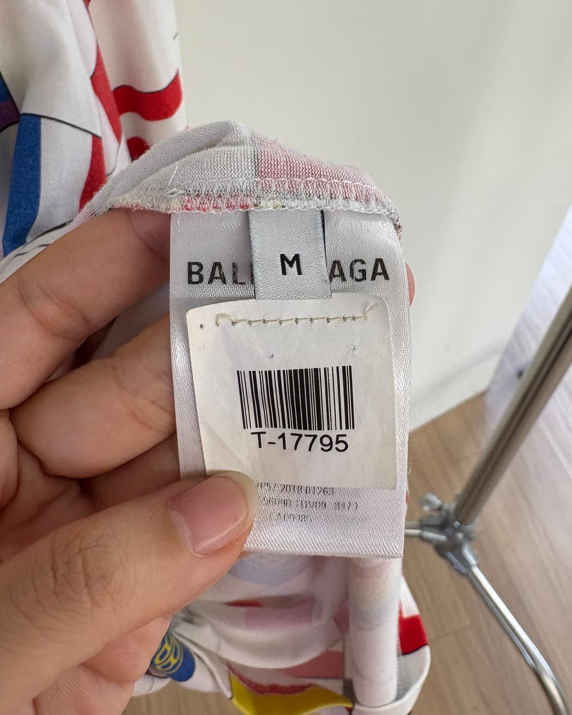 발렌시아가 멀티 플래그 프린팅 롱 슬리브 상품이미지8