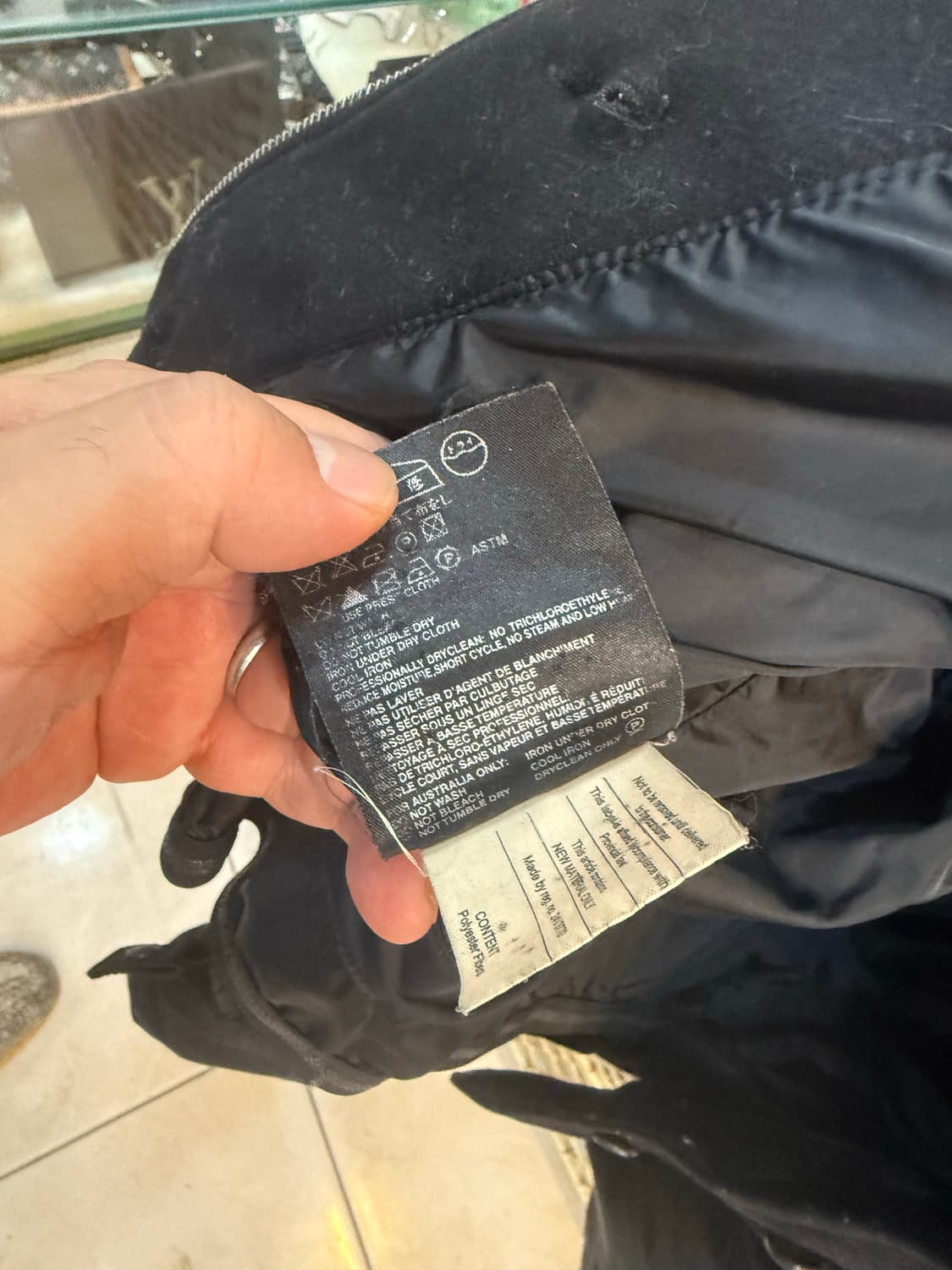 44/66 정품 프라다 후드 경량패딩 팝니다 상품이미지5