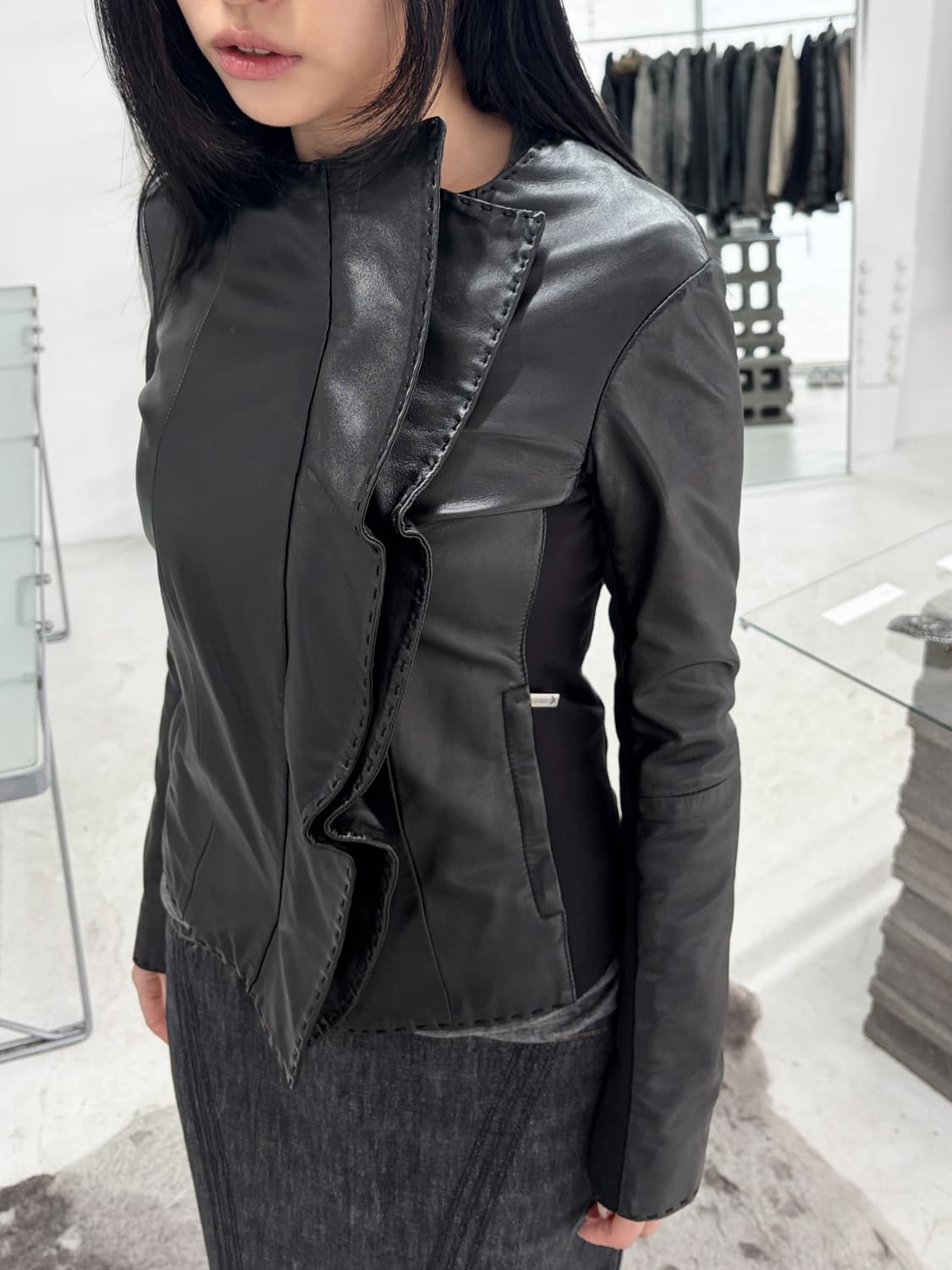 2000‘s 엠포리오 알마니 비대칭 러플 레더 자켓 상품이미지1