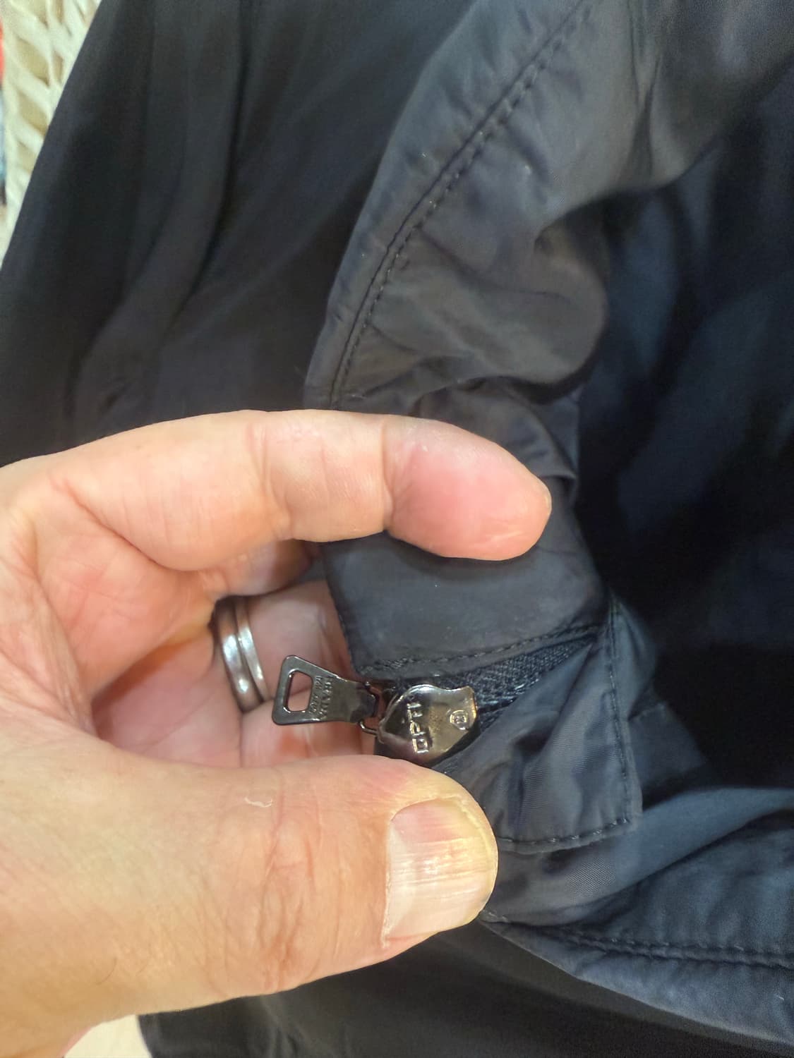 42/55 정품 프라다 경량패딩 팝니다 상품이미지2