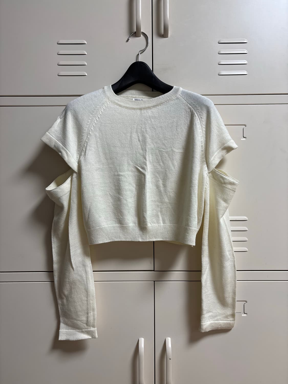 아이보리 소매 트임 크롭 니트(새상품) 상품이미지1