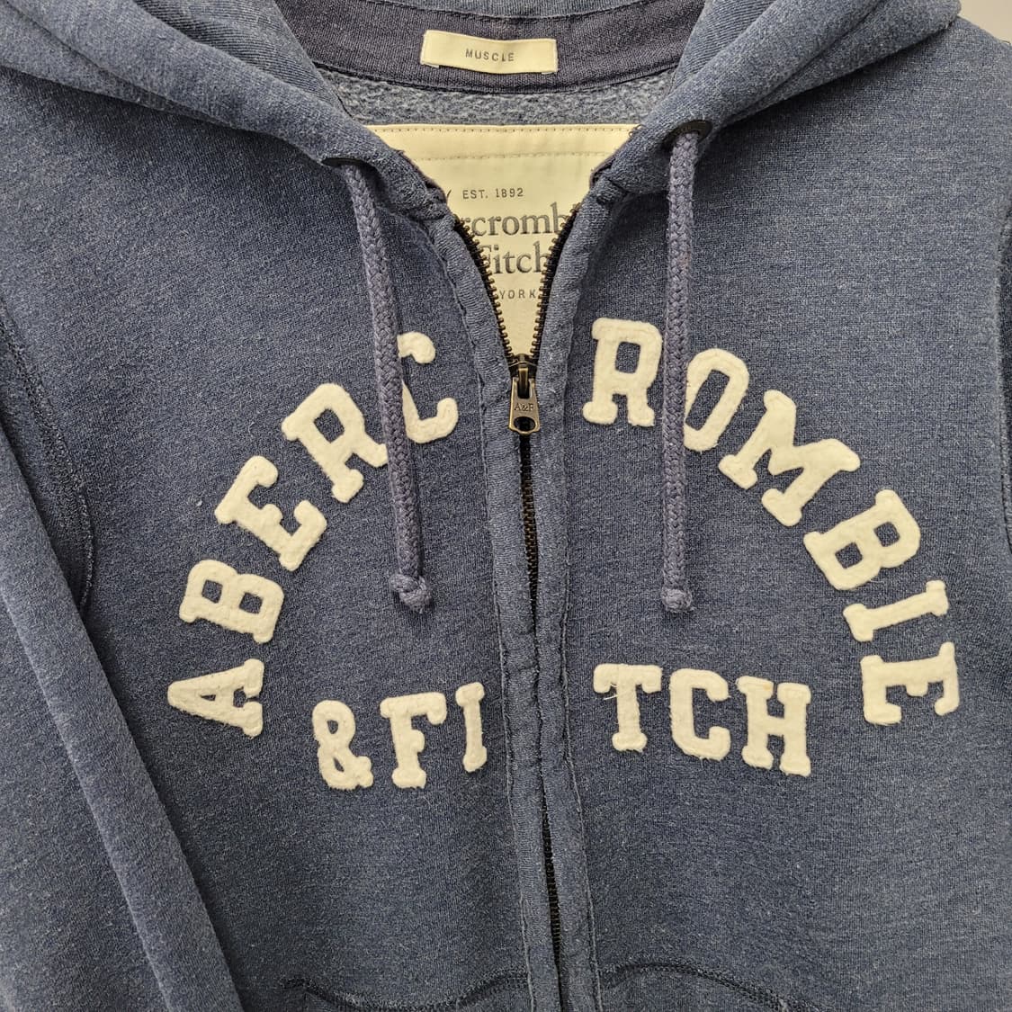 Abercrombie & Fitch 아베크롬비 스펠로고 후드 집업 네이비 상품이미지3