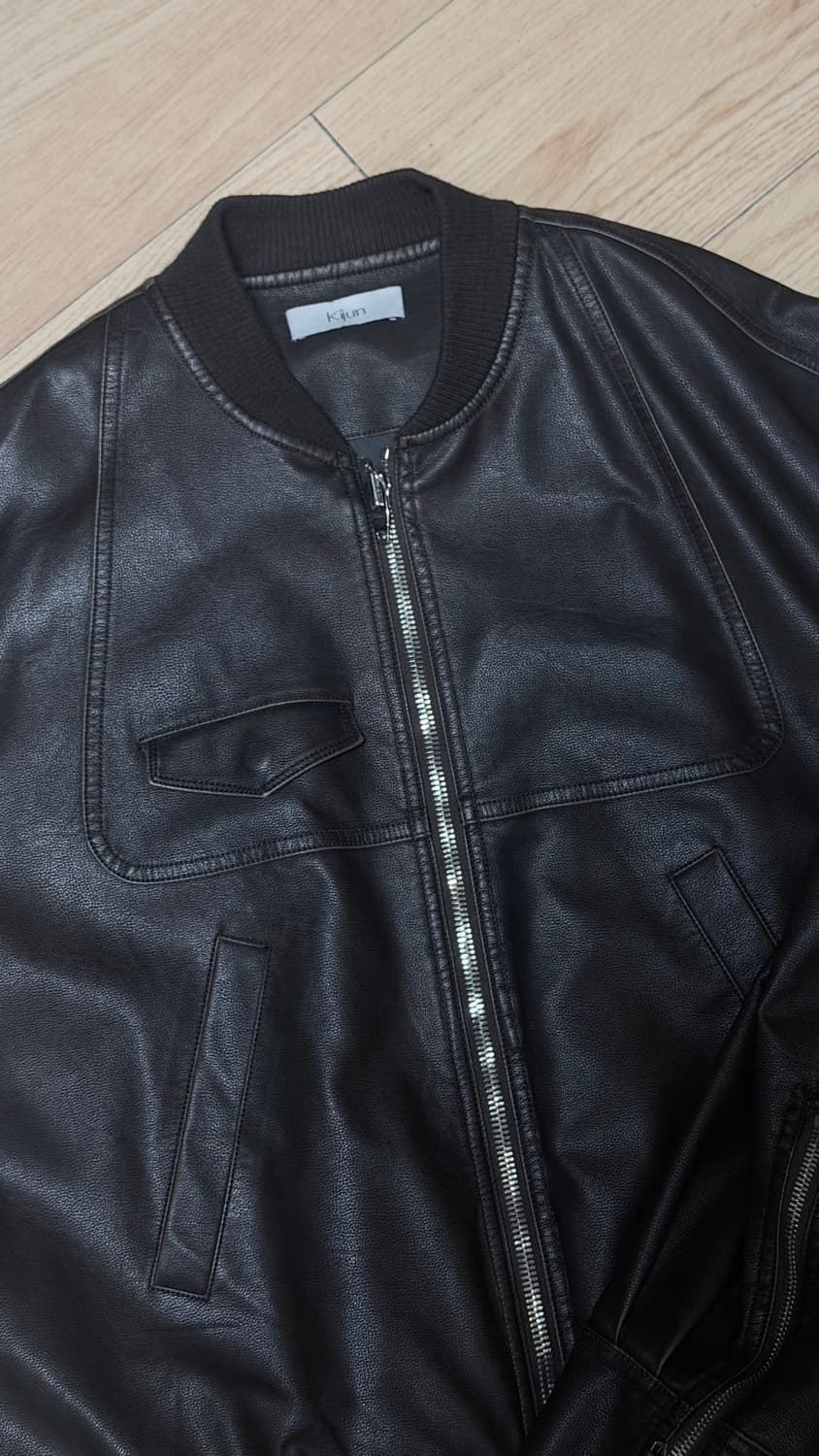 기준 KIJUN 페이크레더 봄버 자켓 다크브라운 상품이미지2