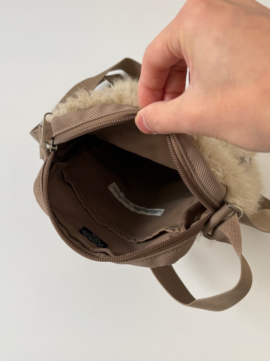 x BEAMS - Fur Shoulder Bag (Beige) 상품이미지6