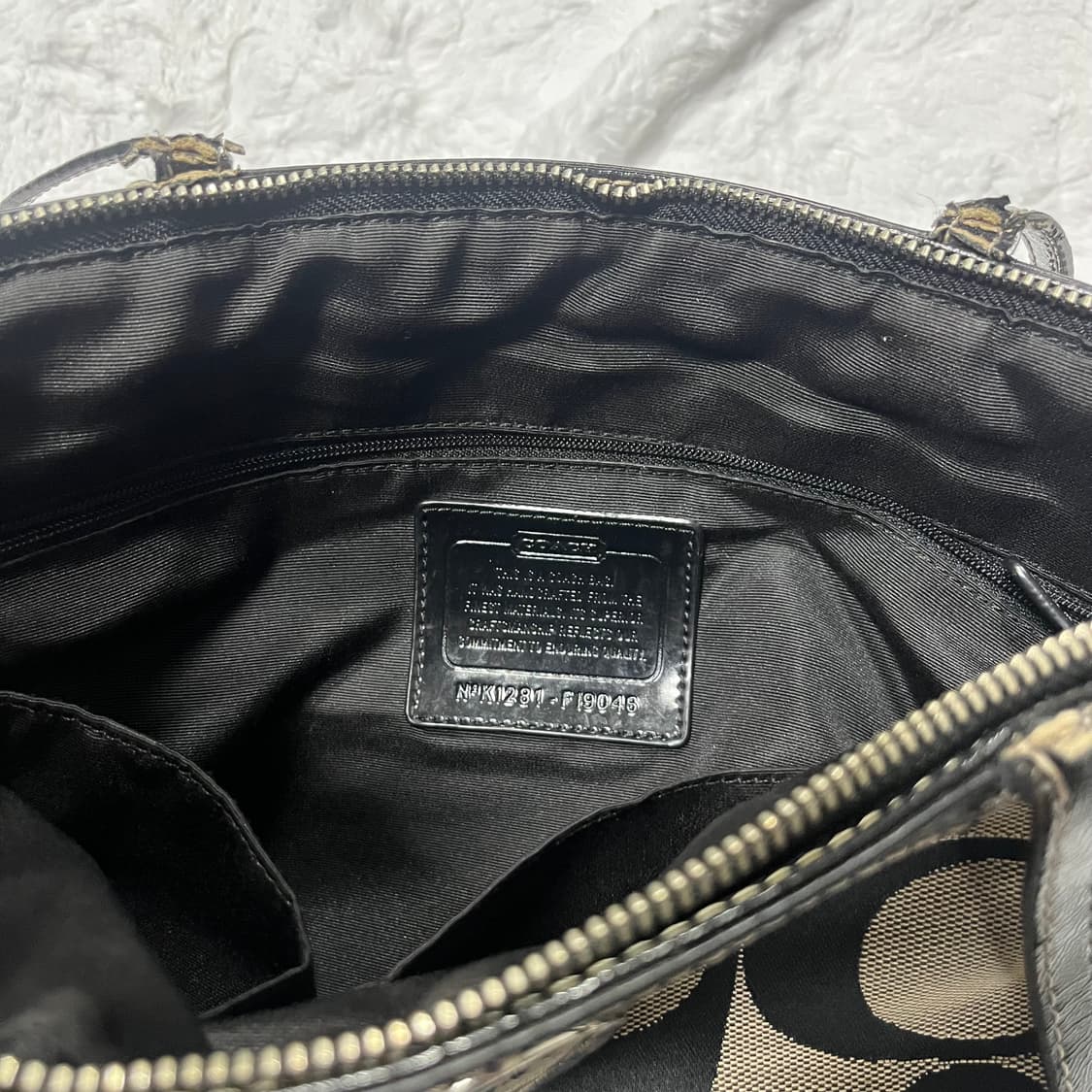 Coach 베이지 블랙 시그니처 숄더백 오네갸루 오리엔탈 상품이미지4