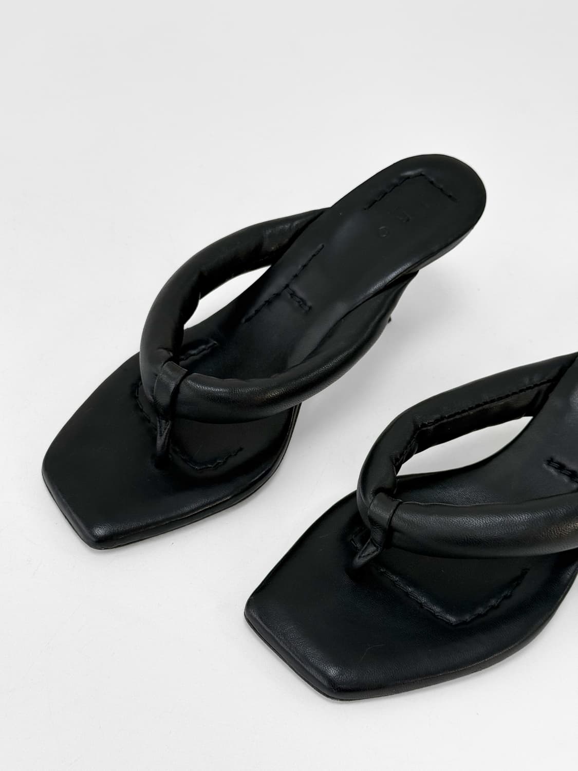 IRO Padded Leather Flip-Flop Heels 상품이미지2
