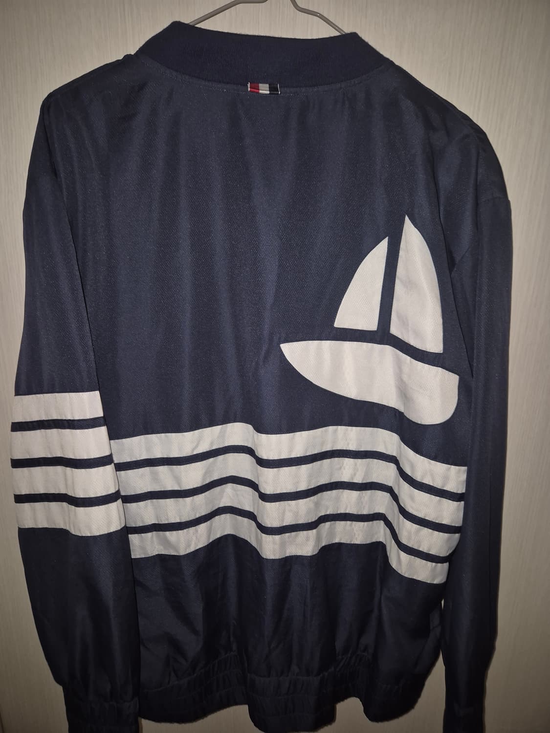 톰브라운 4바 봄버 바람막이 자켓 네이비 상품이미지3