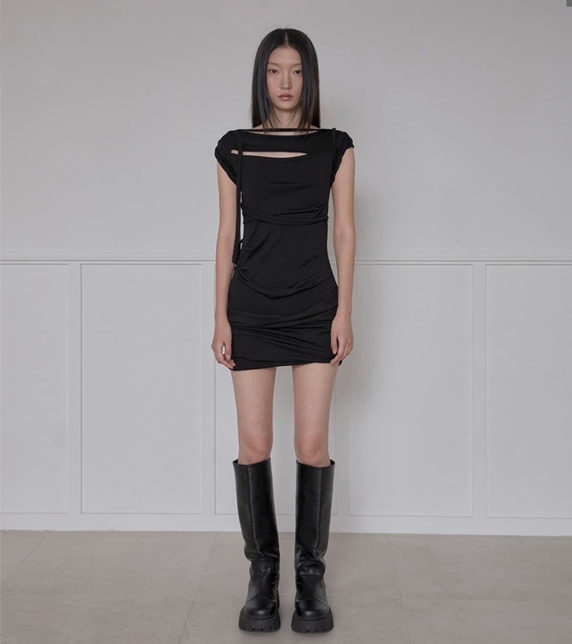 플레어업 원피스 블랙 Draped Strap Roll-Up Dress 상품이미지2