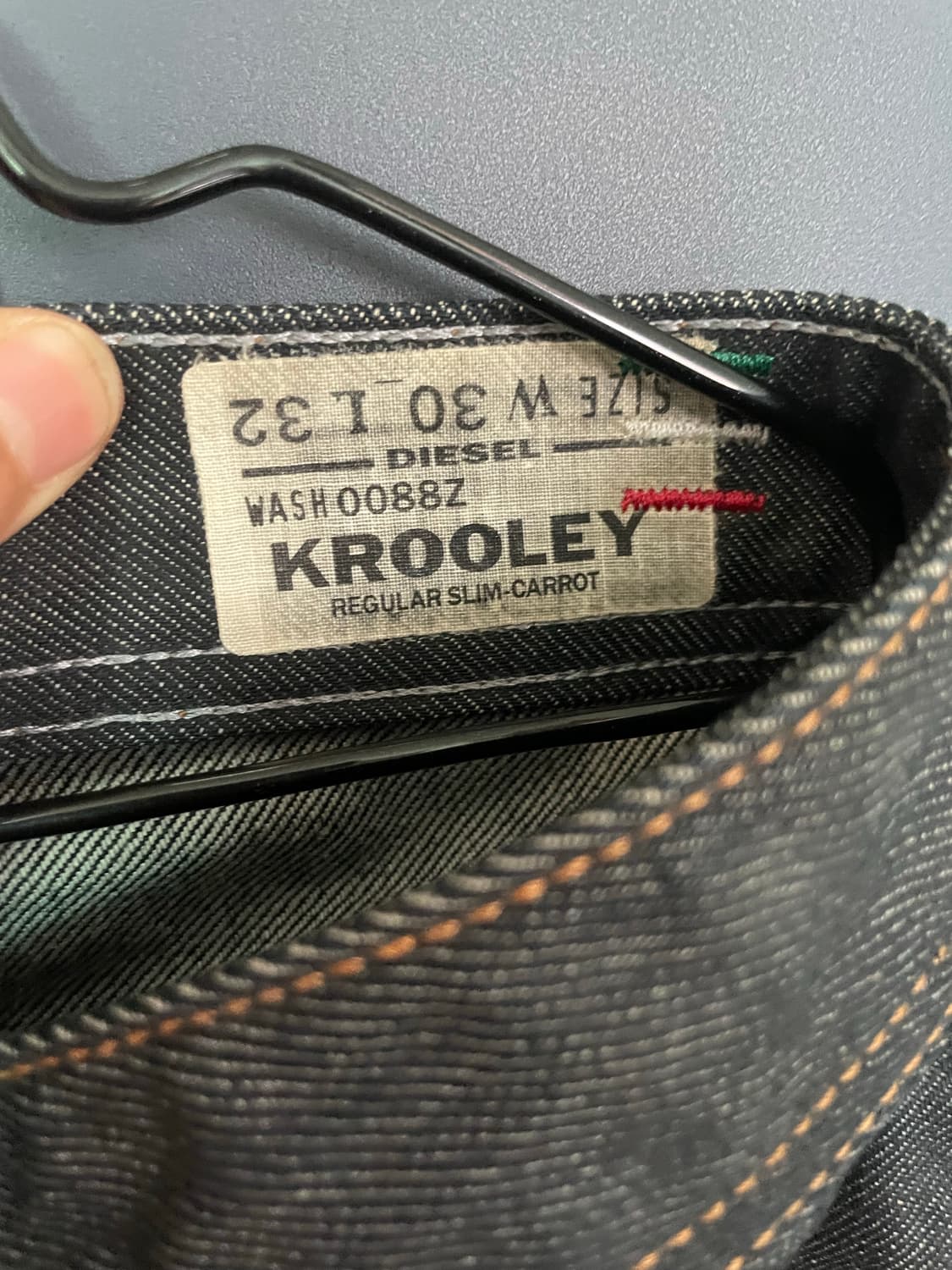 디젤 KROOOLEY 슬림캐롯 생지 데님 상품이미지2