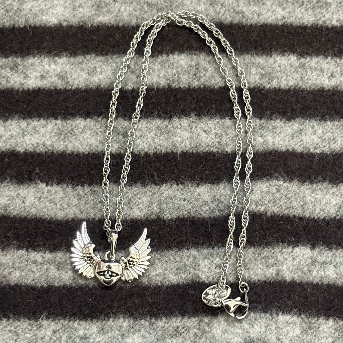 비비안웨스트우드 아카이브 날개 목걸이 상품이미지2