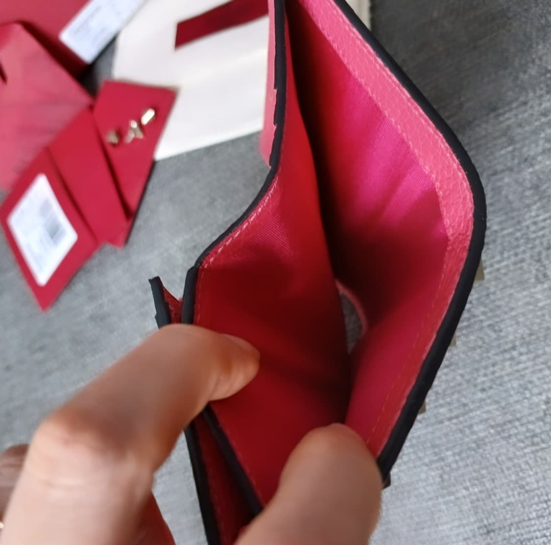 발렌티노 스몰사이즈 락스터드 지갑 상품이미지5