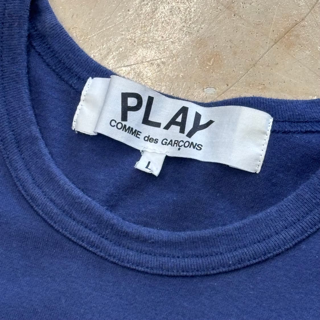 L 꼼데가르송 하트와펜 네이비 반팔티셔츠 상품이미지4