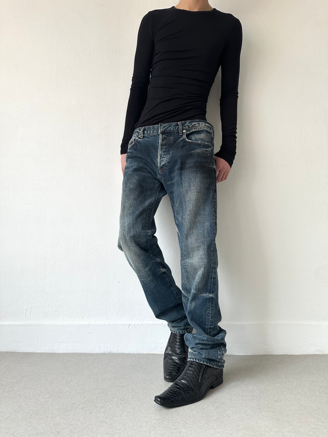 디올 옴므 10AW Fuel to Fire 더티 워싱진 상품이미지1