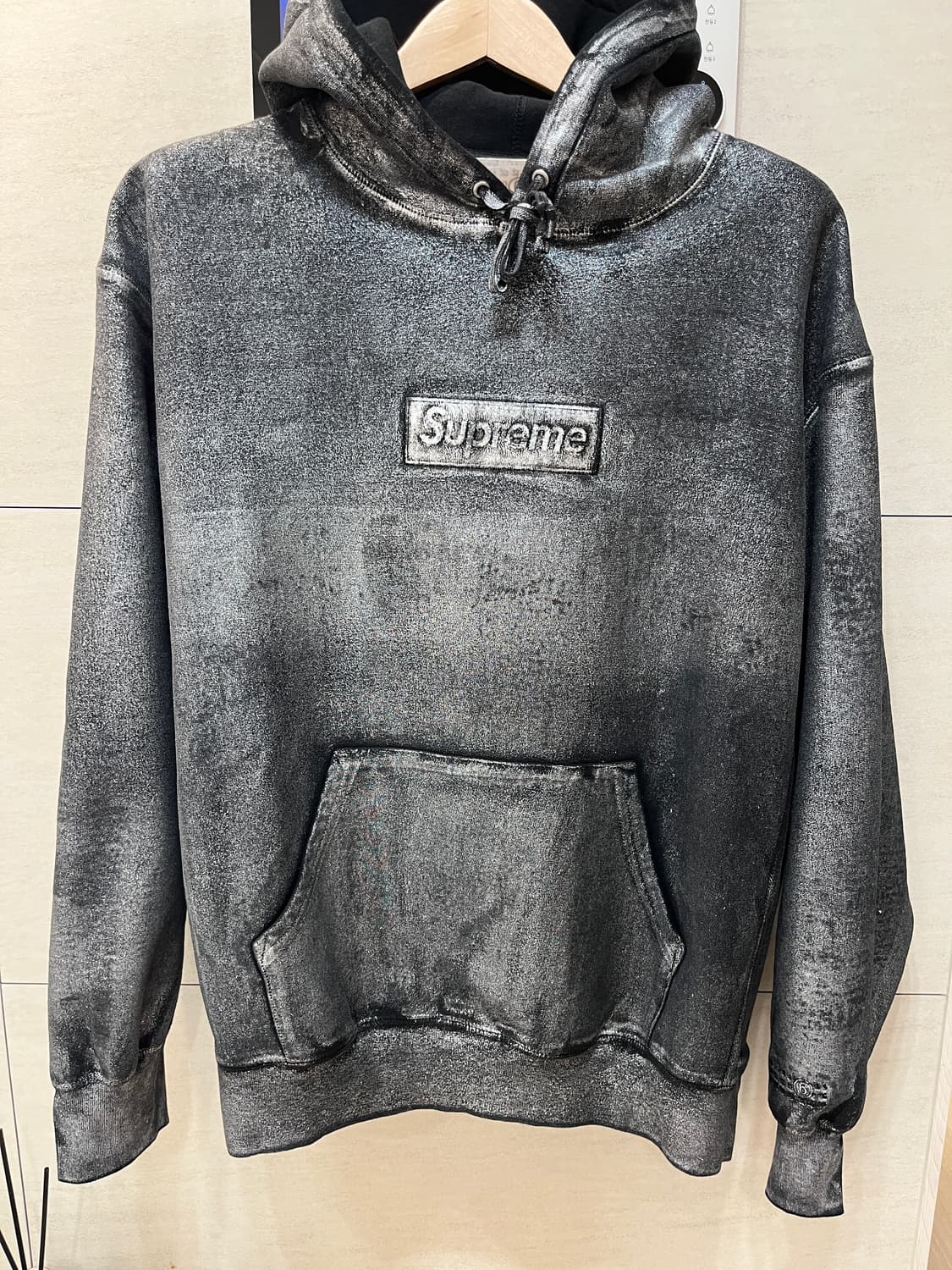 슈프림 x MM6 메종 마르지엘라 포일 박스로고 후드 스웨트셔츠 블랙 - 상품이미지2