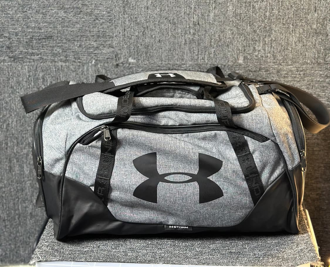 언더아머 더플백 회색 상품이미지4