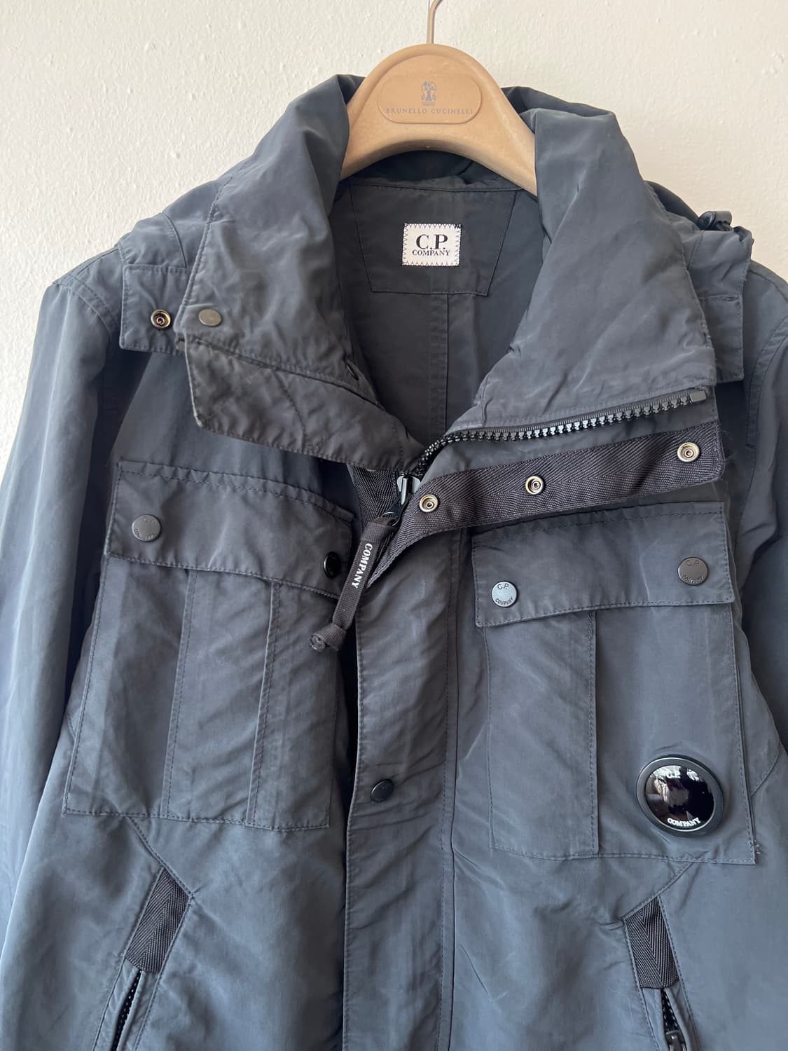 CP컴퍼니 남성 차콜그레이 고글후드점퍼 고글자켓 상품이미지1