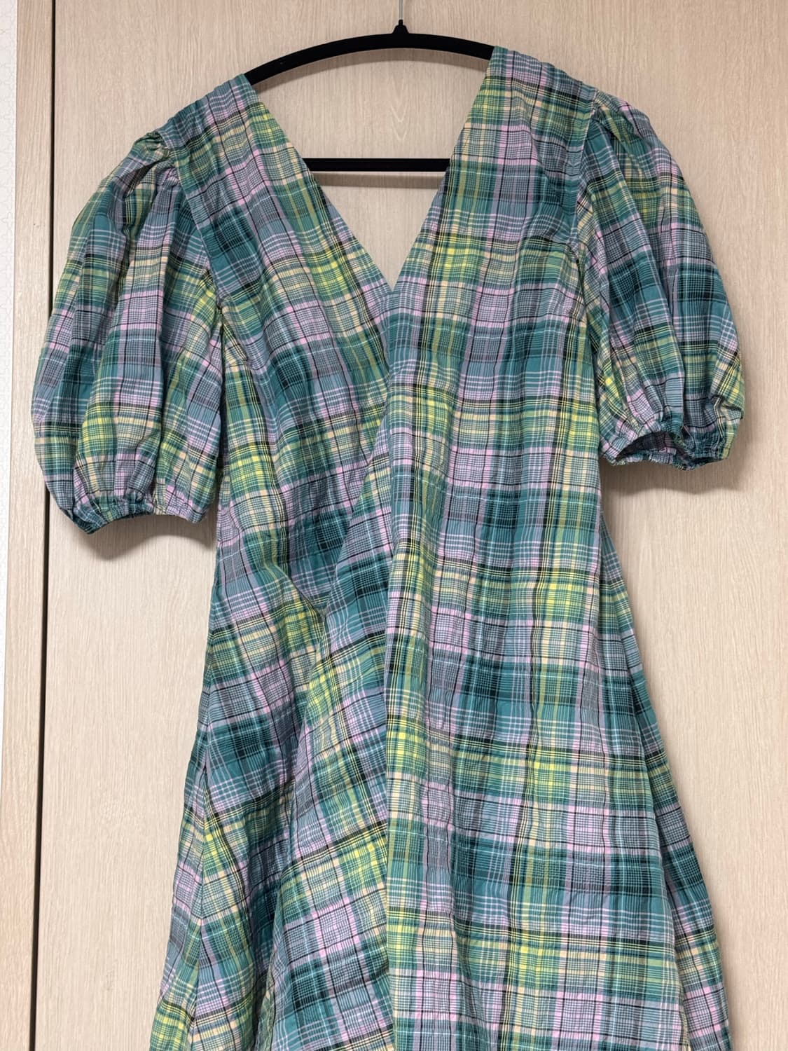 Ganni 가니 시어서커 체크 브이넥 미니 드레스 여성 34 상품이미지3