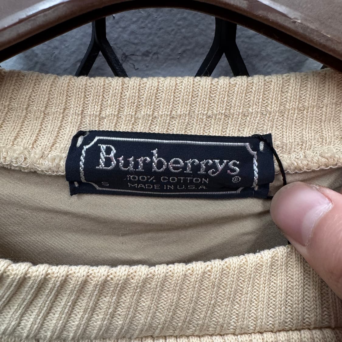 90s 버버리 크루넥 스웻셔츠 전면 기사 로고 포인트 옐로 상품이미지6