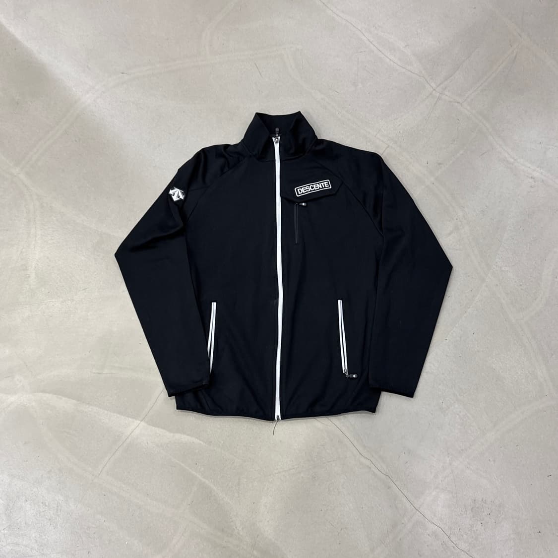 데상트 집업 블랙 XL 상품이미지1