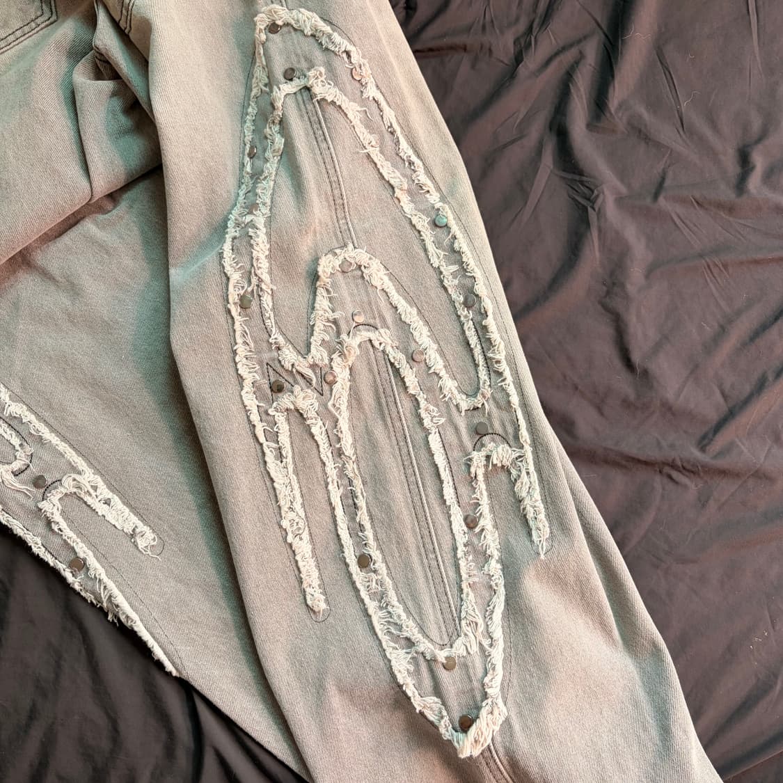  트래블 아플리케 데님 팬츠 블랙 상품이미지3