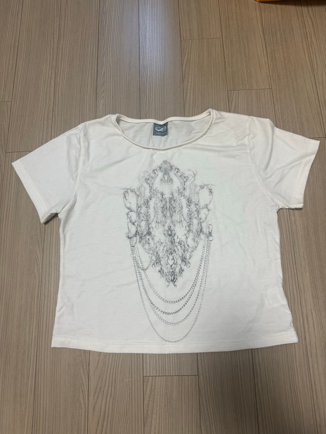 허그유어스킨 체인 크롭티 화이트 상품이미지1