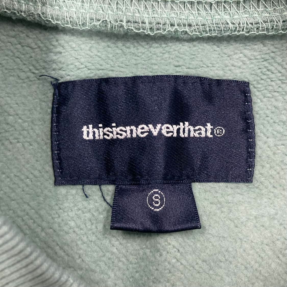 디스이즈네버댓 라이트 그린 컬러 스펠아웃 맨투맨 상품이미지3