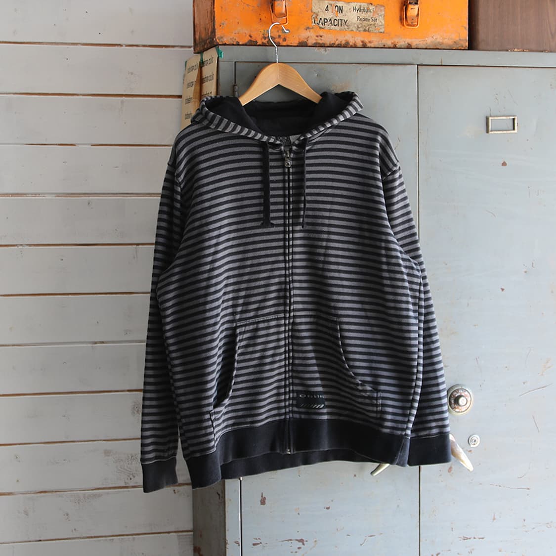 (착용컷) OAKLEY 후드 집업 (남성용 105) 상품이미지1