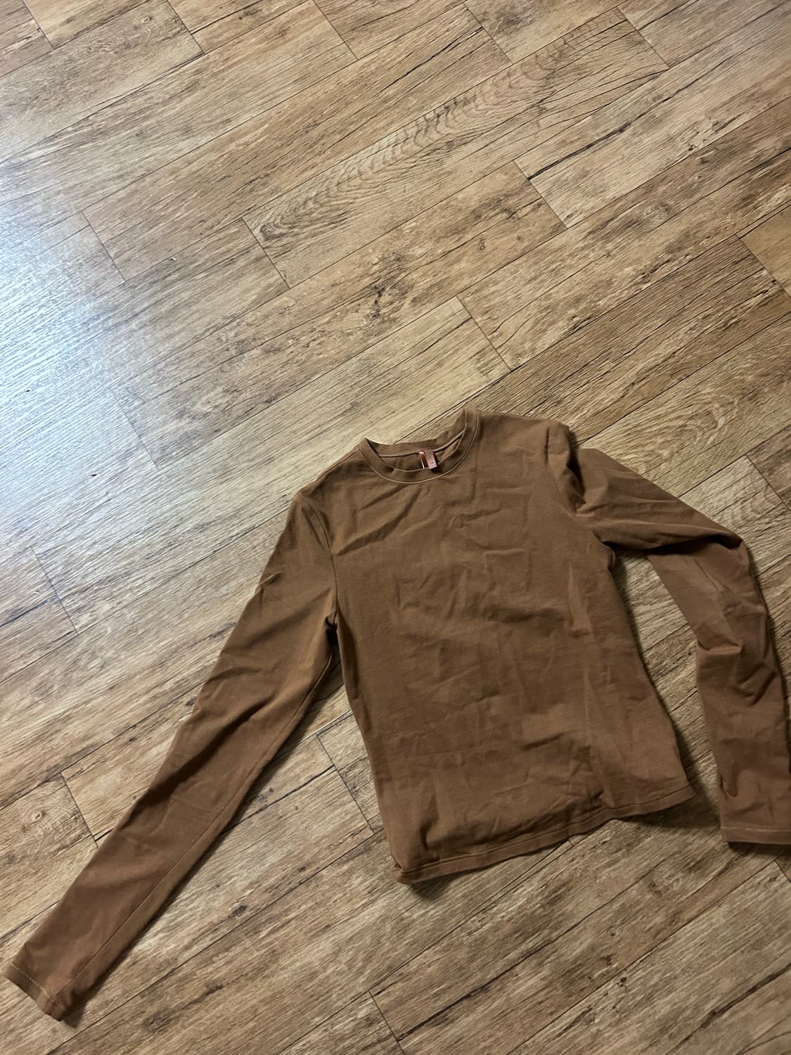 SKIMS 롱 슬리브 티셔츠 Chai 상품이미지6