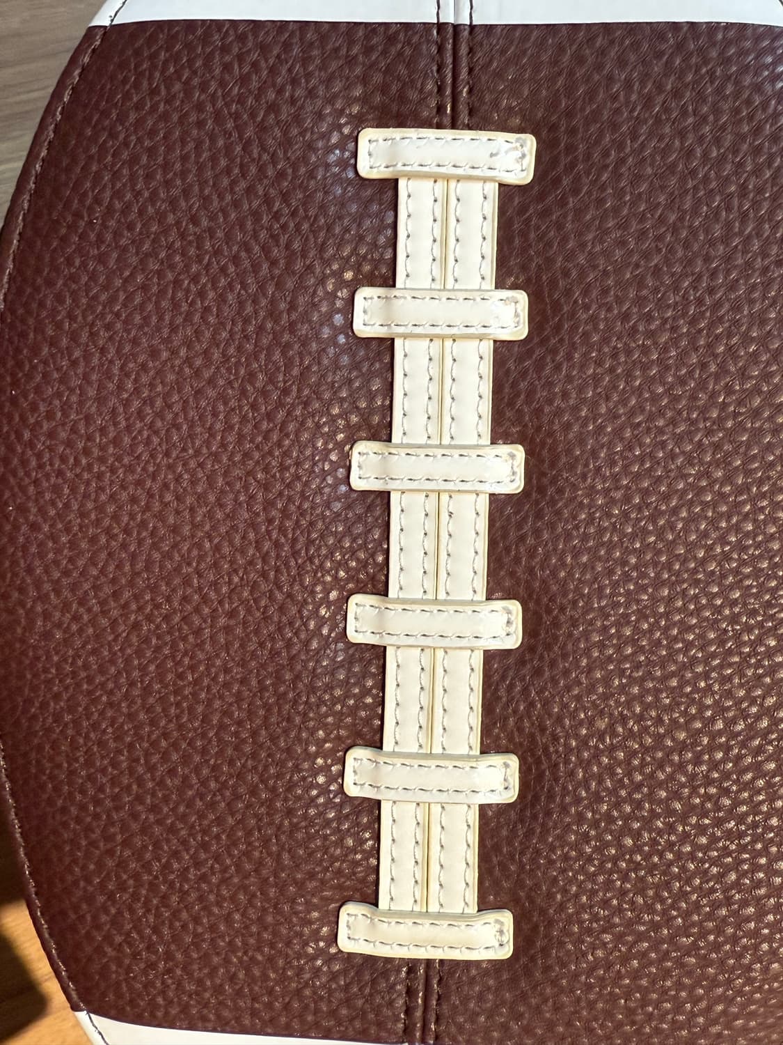 베이프 베이비마일로 럭비공 크로스백 상품이미지3