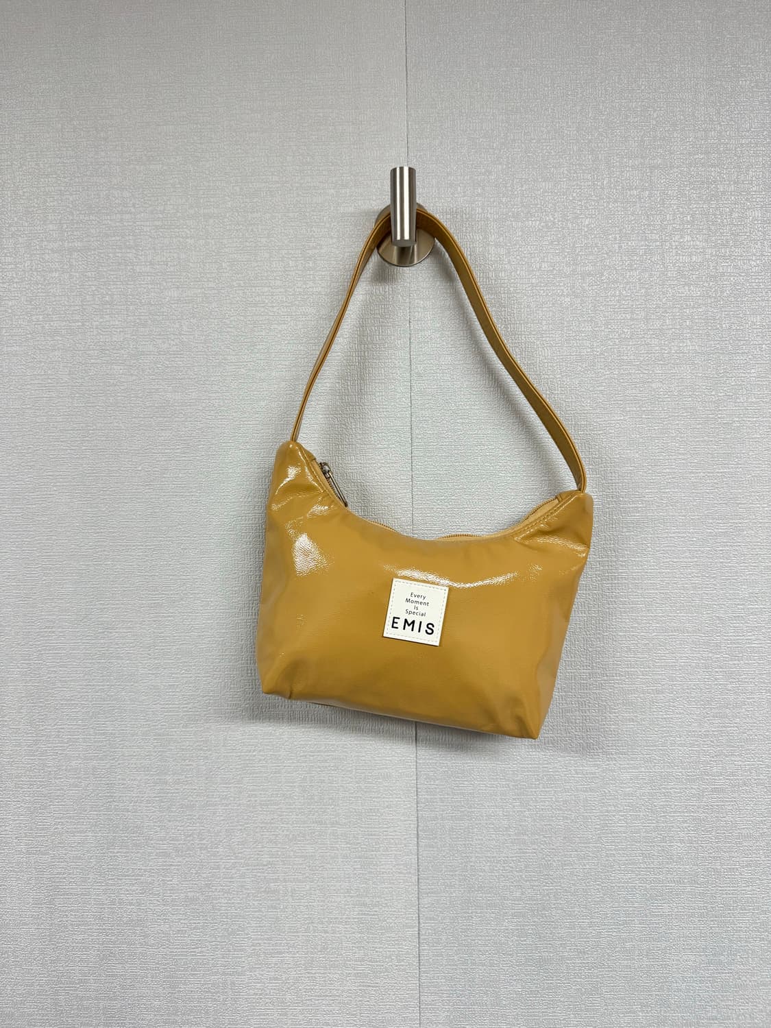 이미스 에나멜 호보백 상품이미지1