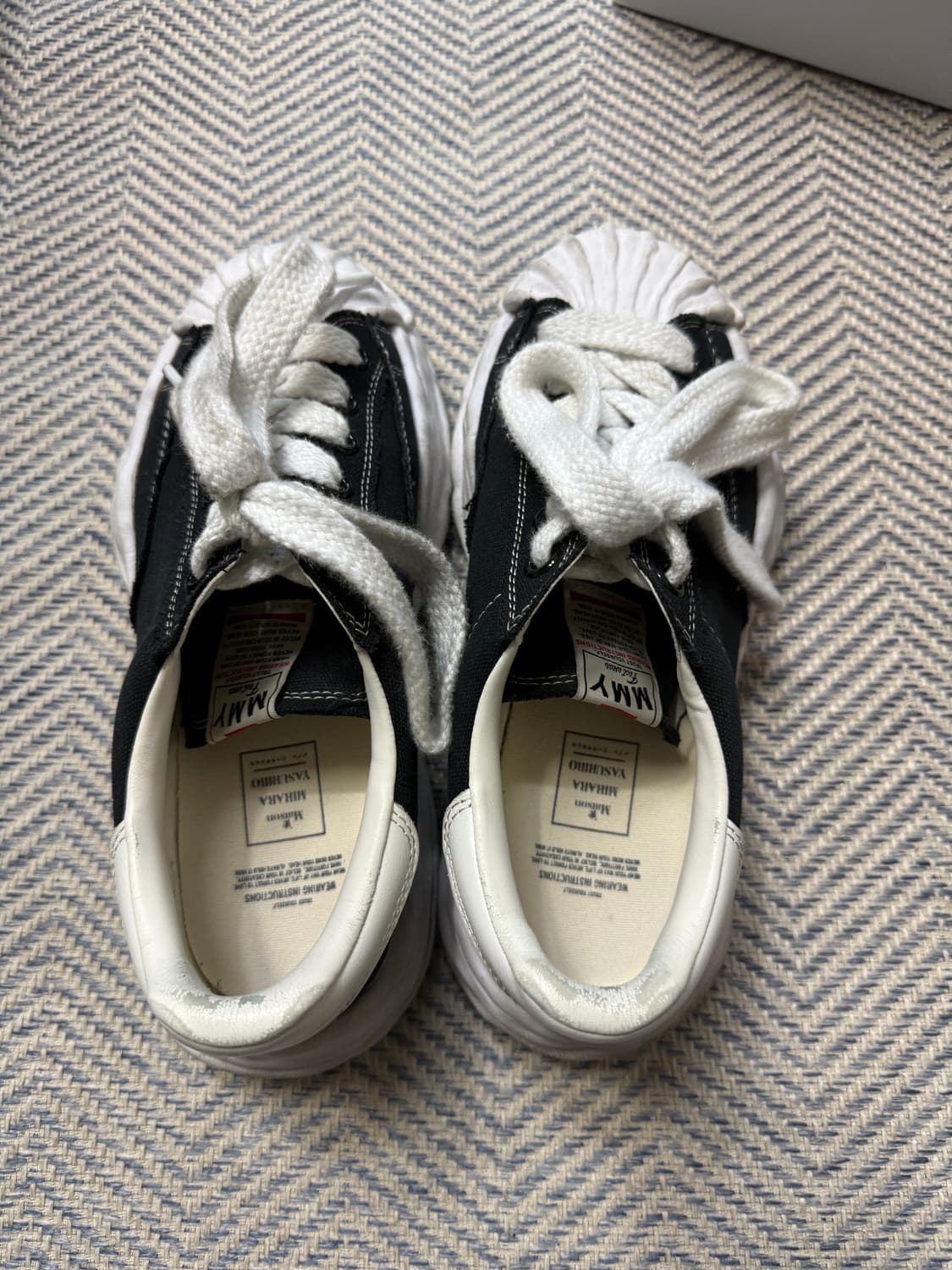 메종 미하라 야스히로 블레이키 OG 솔 캔버스 로우탑 스니커즈 블랙 화이 상품이미지5