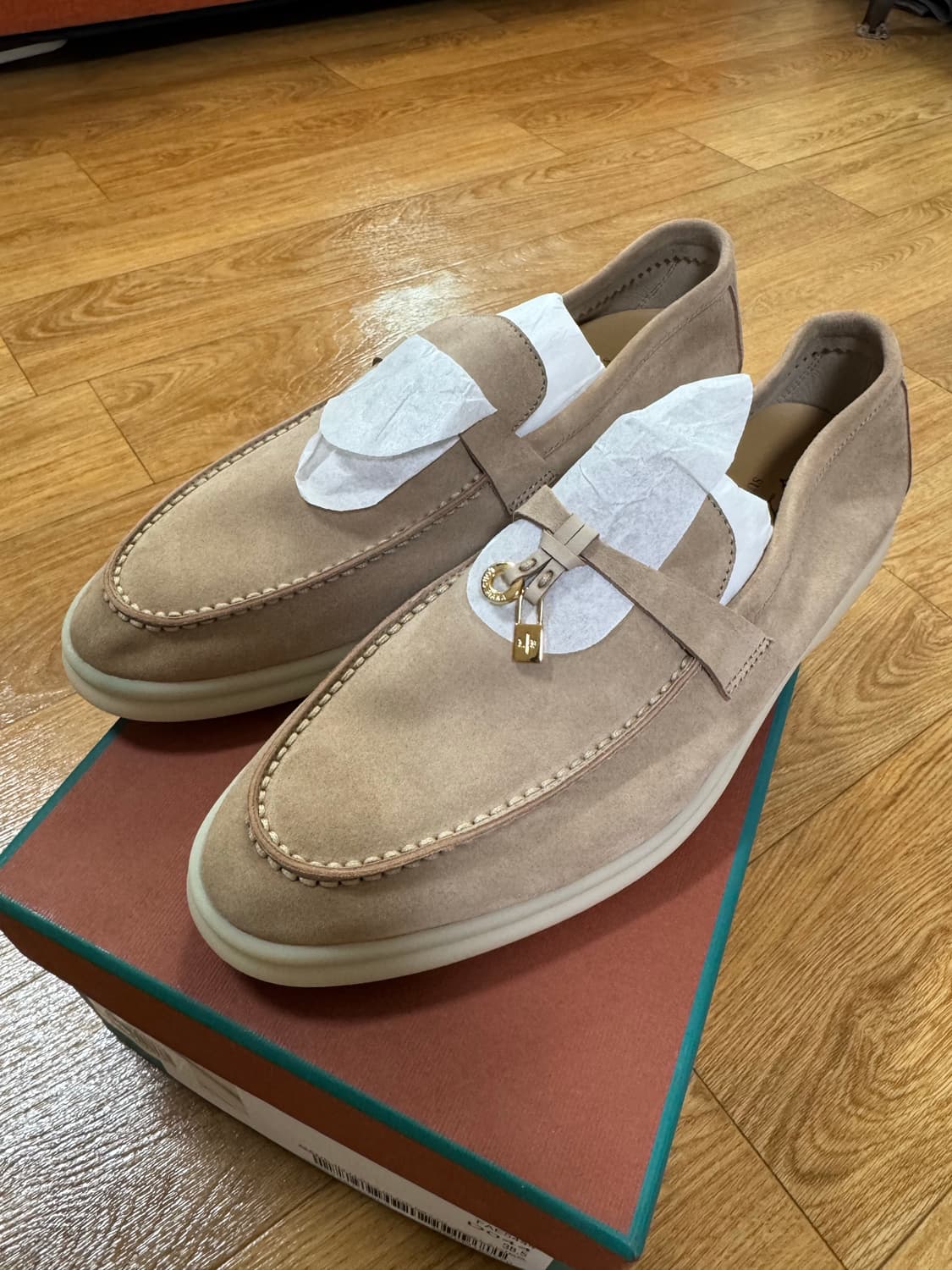 로로피아나 썸머 참 워크 샌드스톤 38.5 사이즈 상품이미지1