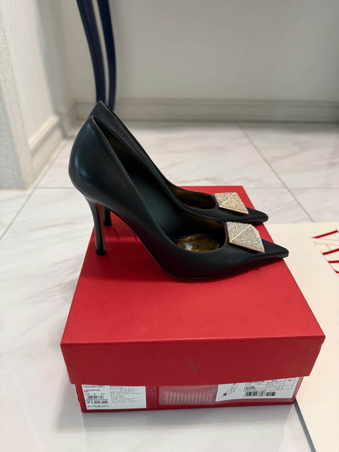 발렌티노 크리스털 가라바니 원 스터드 펌프스 36(235) 상품이미지3