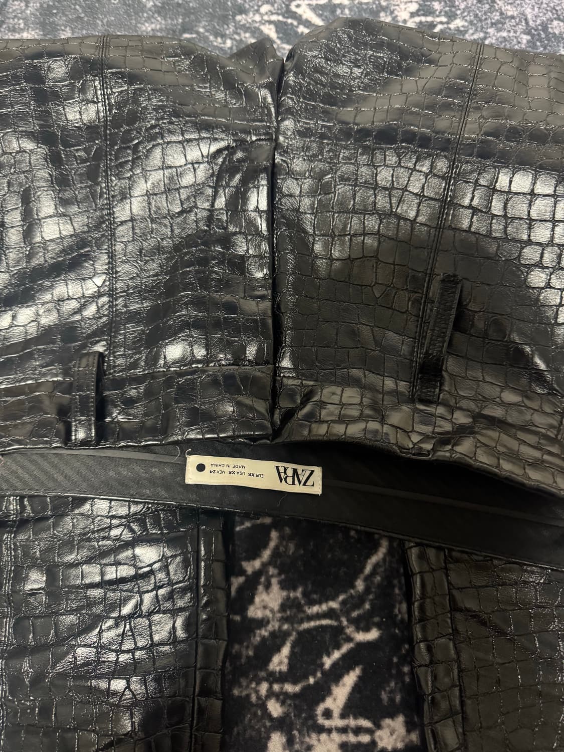 Zara Python Glossy Leather Jeans 상품이미지5