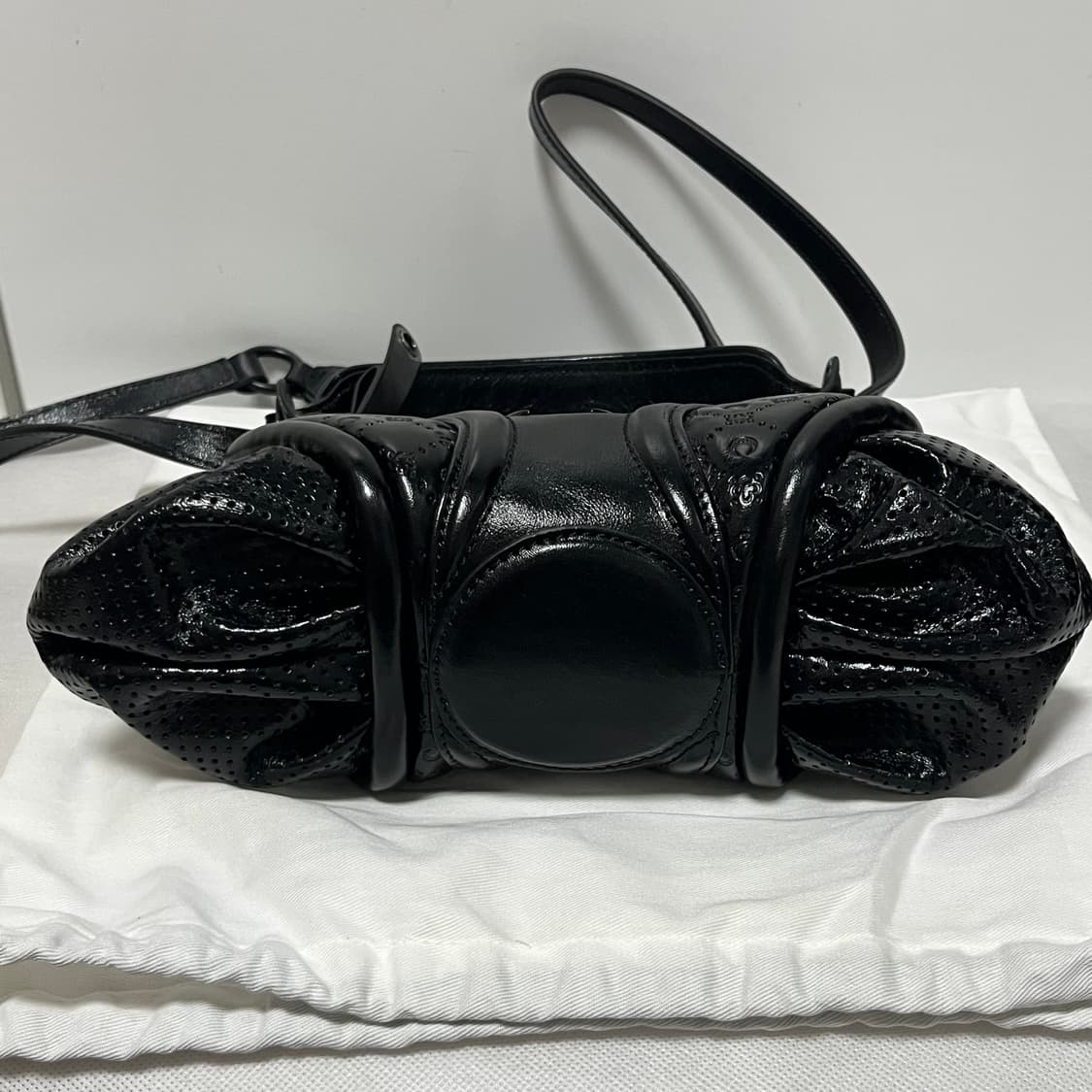 마린세르 25fw 무노그램 엠보스드 레더 퓨추라 미니 백 상품이미지4