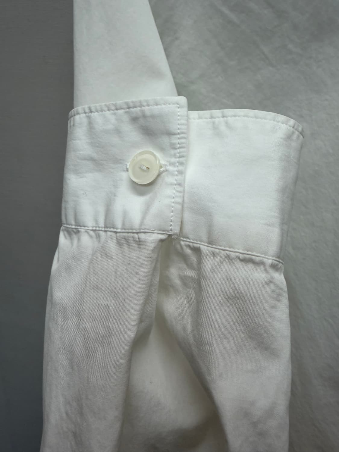 프라다 삼각로고 체스트 포켓 지퍼 셔츠 (105)  상품이미지9