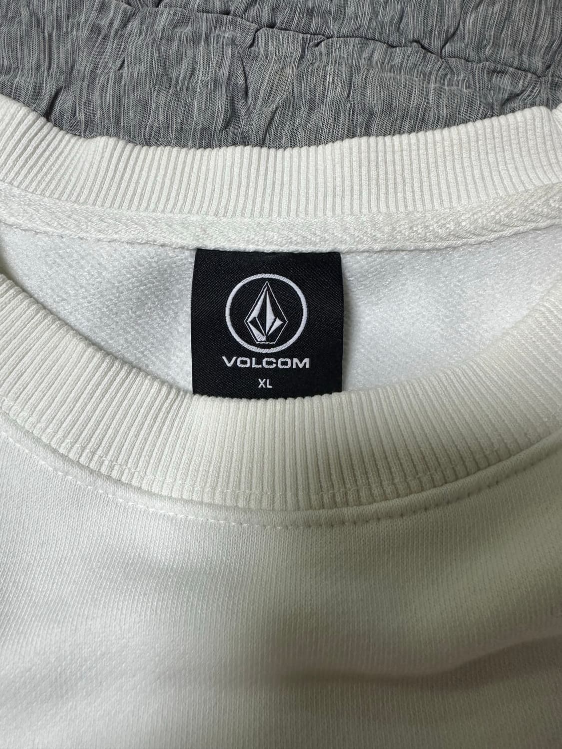 볼컴 VOLCOM 화이트 맨투맨 티셔츠 상품이미지4