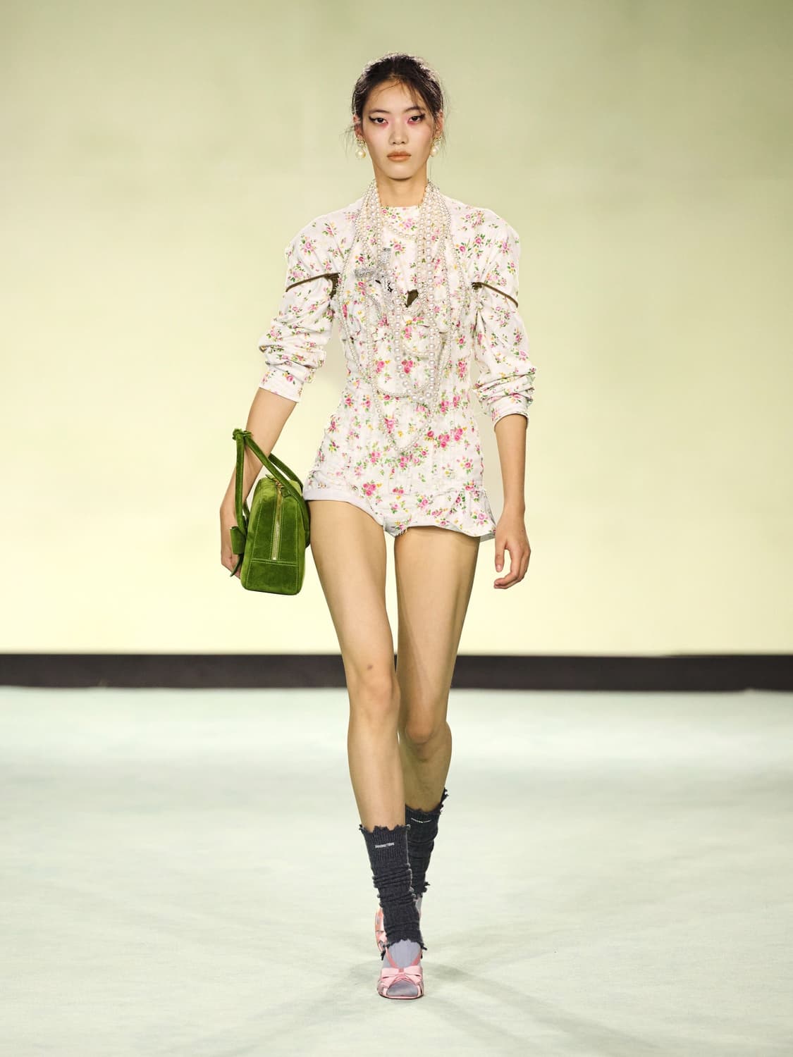 [6,8,10]슈슈통 26ss 플로럴 롱 슬리브리스 탑/화이트 상품이미지2