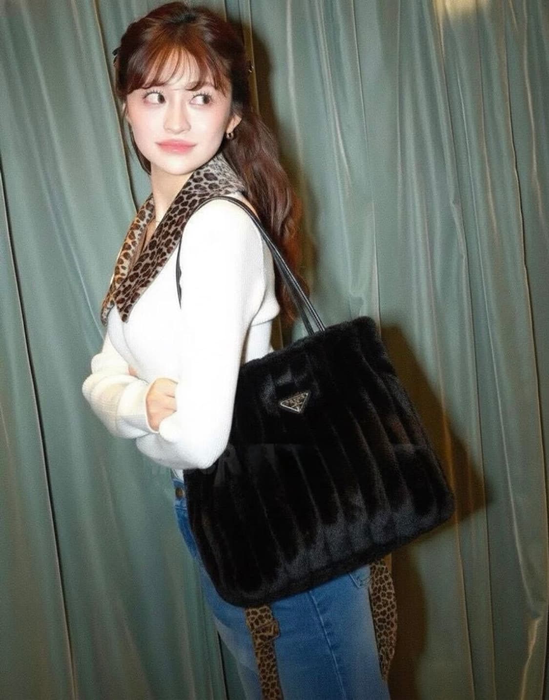 깜짝세일(새상품)정품 프라다 뷰티 블랙 퍼 토트백 상품이미지3