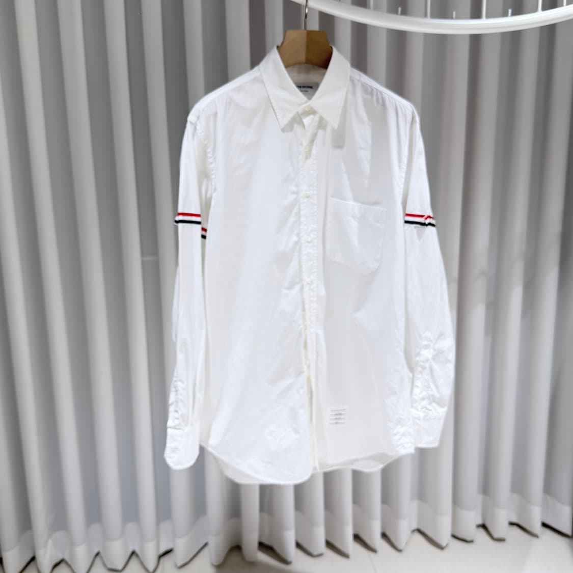 (A+/5) / 톰브라운 옥스포드 그로그랭 암밴드 클래식 셔츠 화이트 상품이미지3