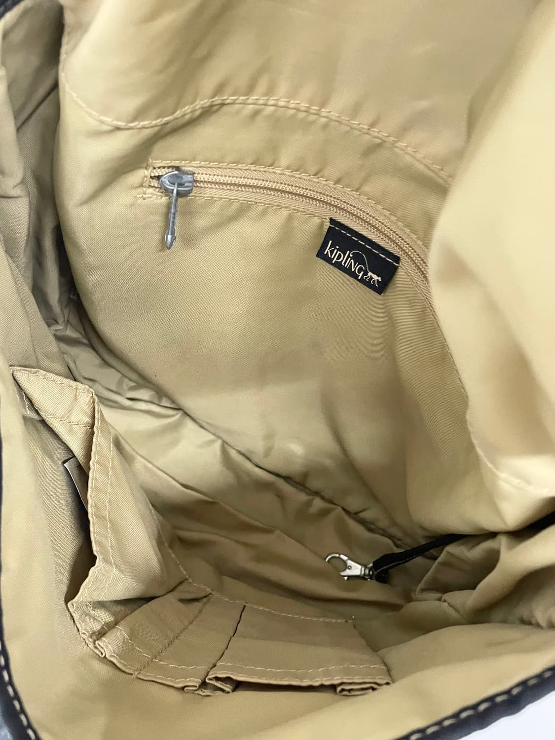 키플링 블랙 포켓 메신저 크로스백 상품이미지8